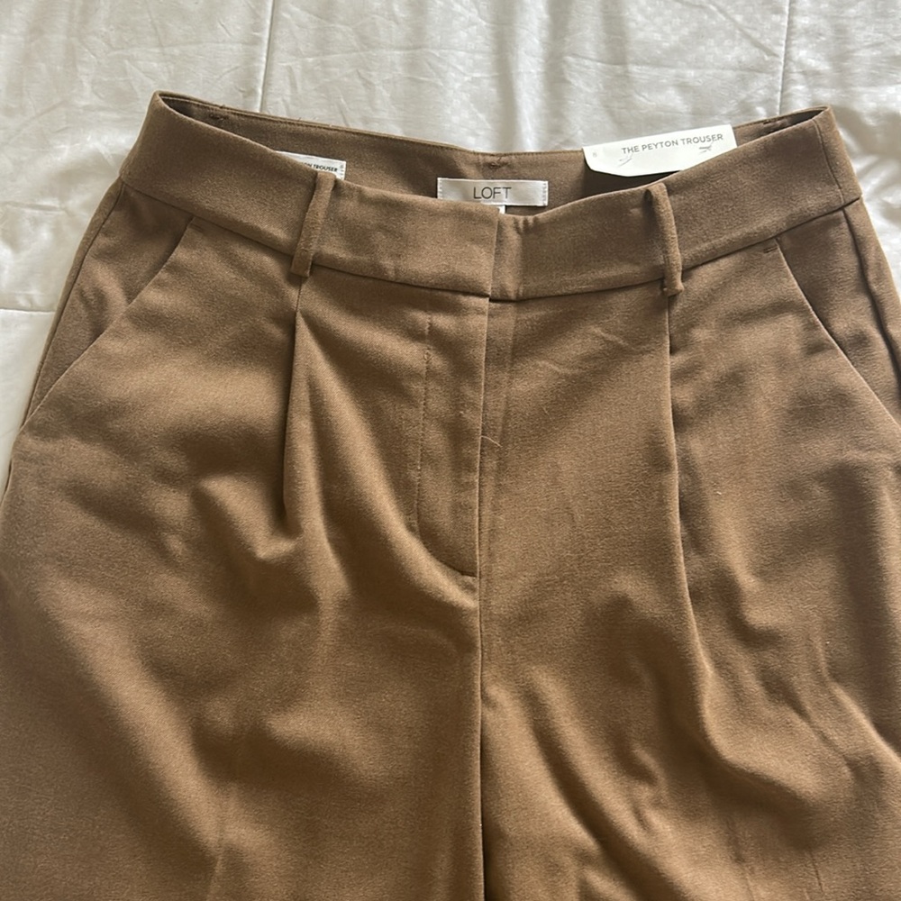 NWOT. LOFT Camel Wide Leg Pleated Trousers. Size 8